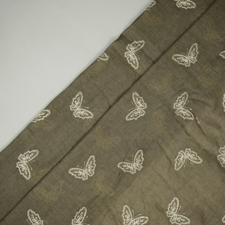 Farasha Buti on Mouse Gauged Linen